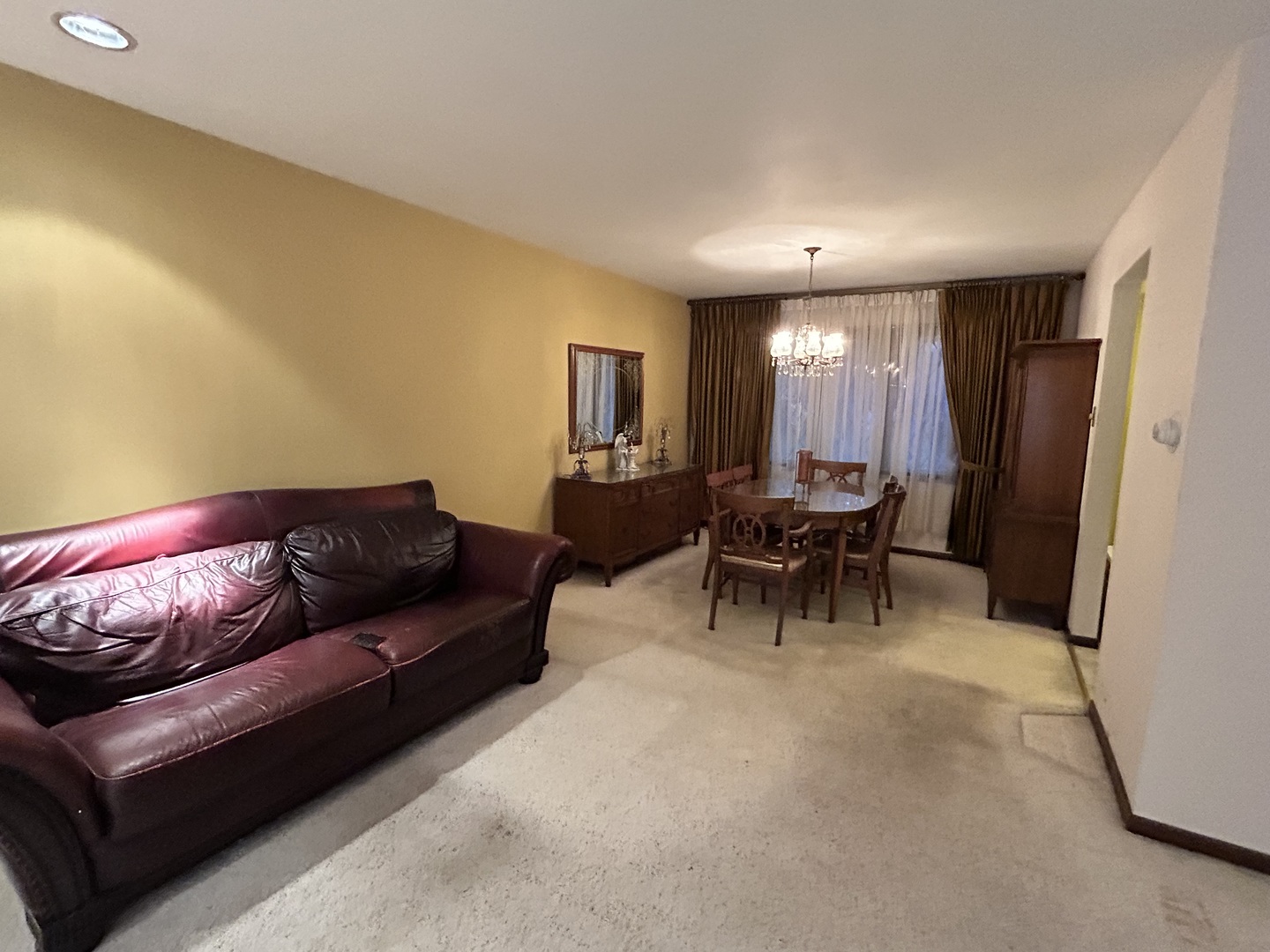 532 S Blackstone Avenue, Glenwood, IL 60425