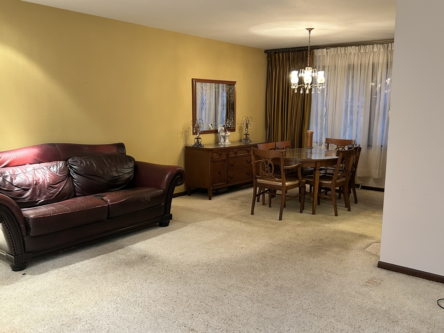 532 S Blackstone Avenue, Glenwood, IL 60425