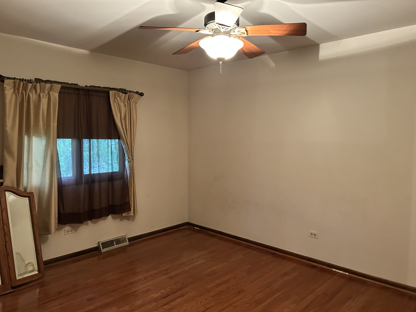 532 S Blackstone Avenue, Glenwood, IL 60425