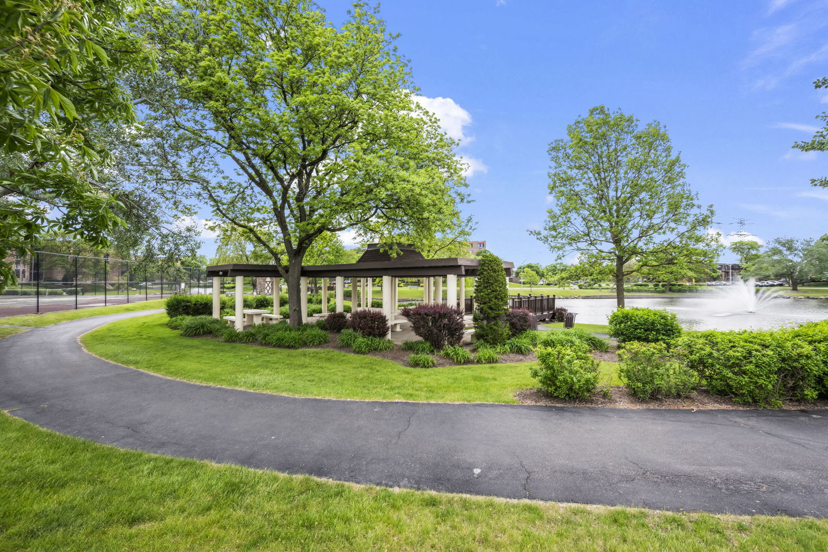 1103 S Hunt Club Drive #126, Mount Prospect, IL 60056