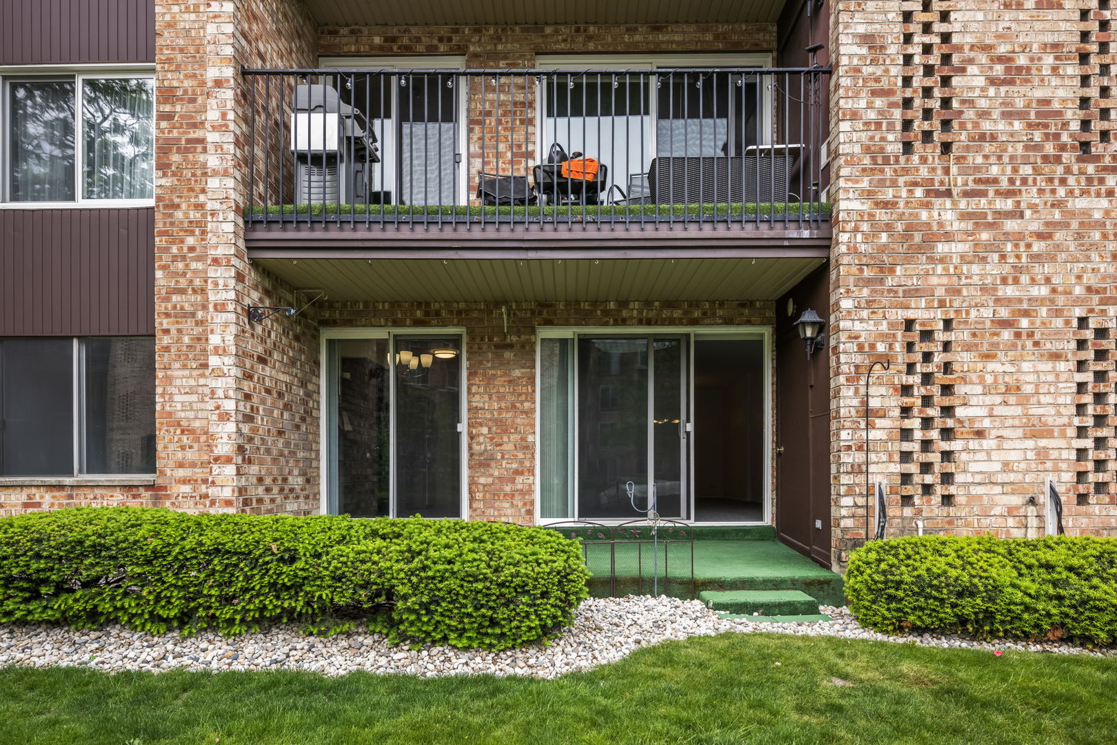 1103 S Hunt Club Drive #126, Mount Prospect, IL 60056