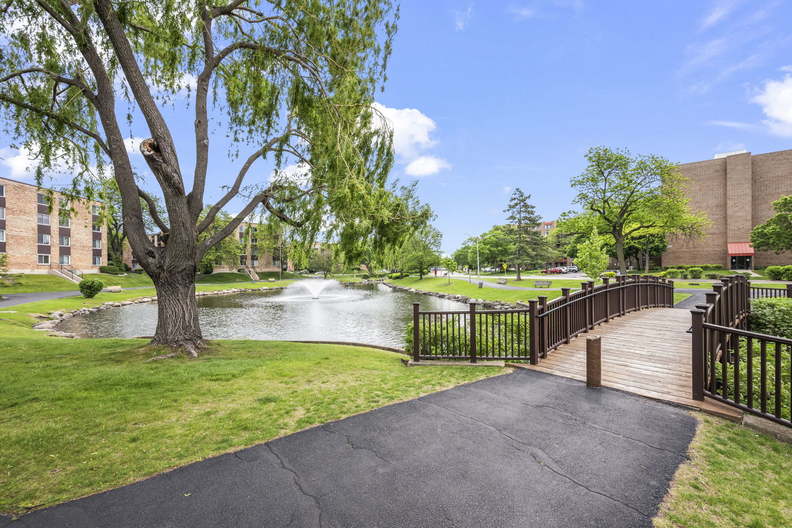 1103 S Hunt Club Drive #126, Mount Prospect, IL 60056