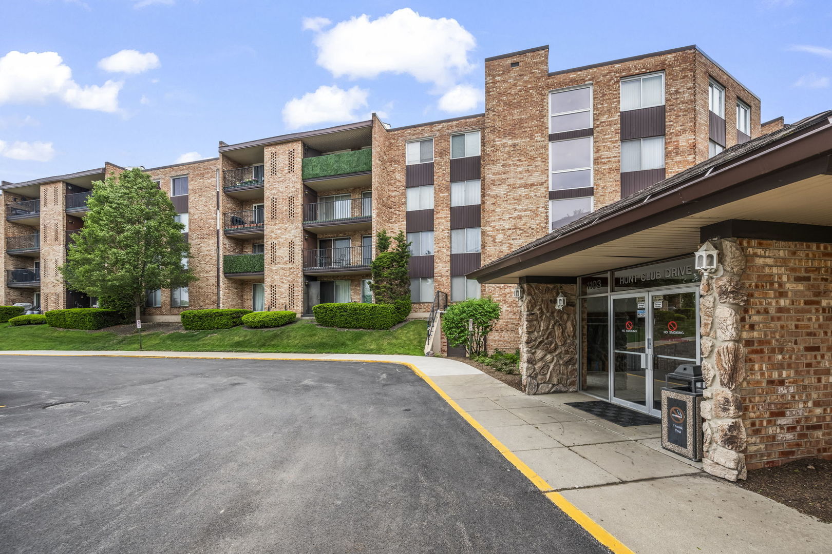 1103 S Hunt Club Drive #126, Mount Prospect, IL 60056