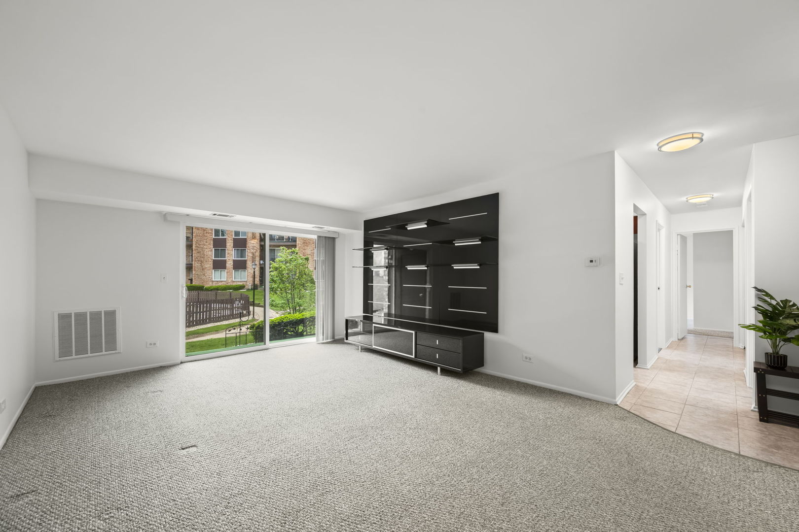 1103 S Hunt Club Drive #126, Mount Prospect, IL 60056