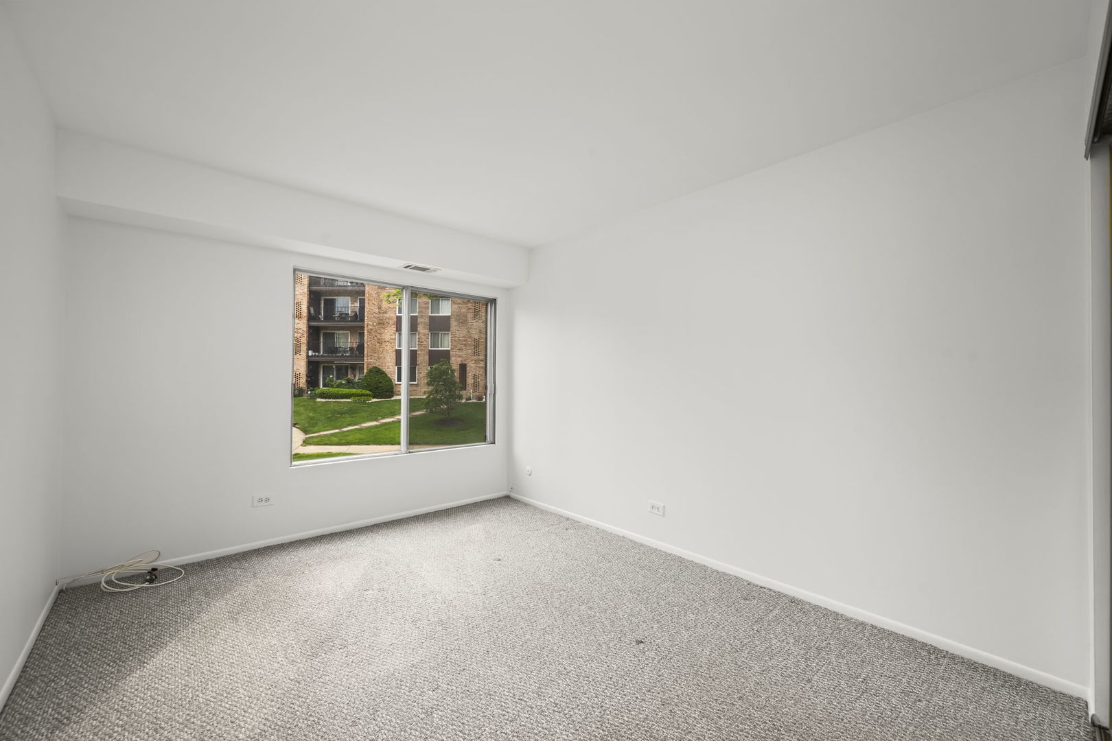 1103 S Hunt Club Drive #126, Mount Prospect, IL 60056
