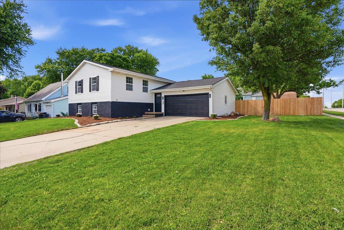 1828 Johnson Drive, Normal, IL 61761