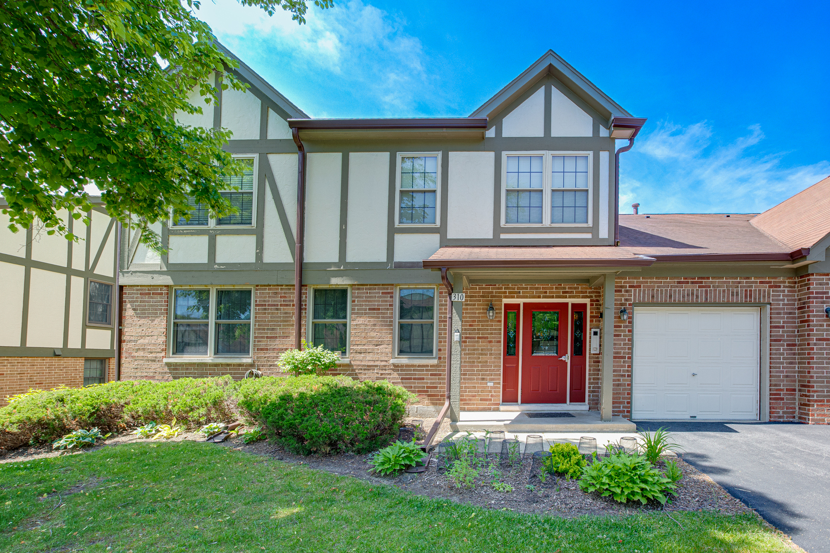 310 Carriage Way #2D, Bloomingdale, IL 60108