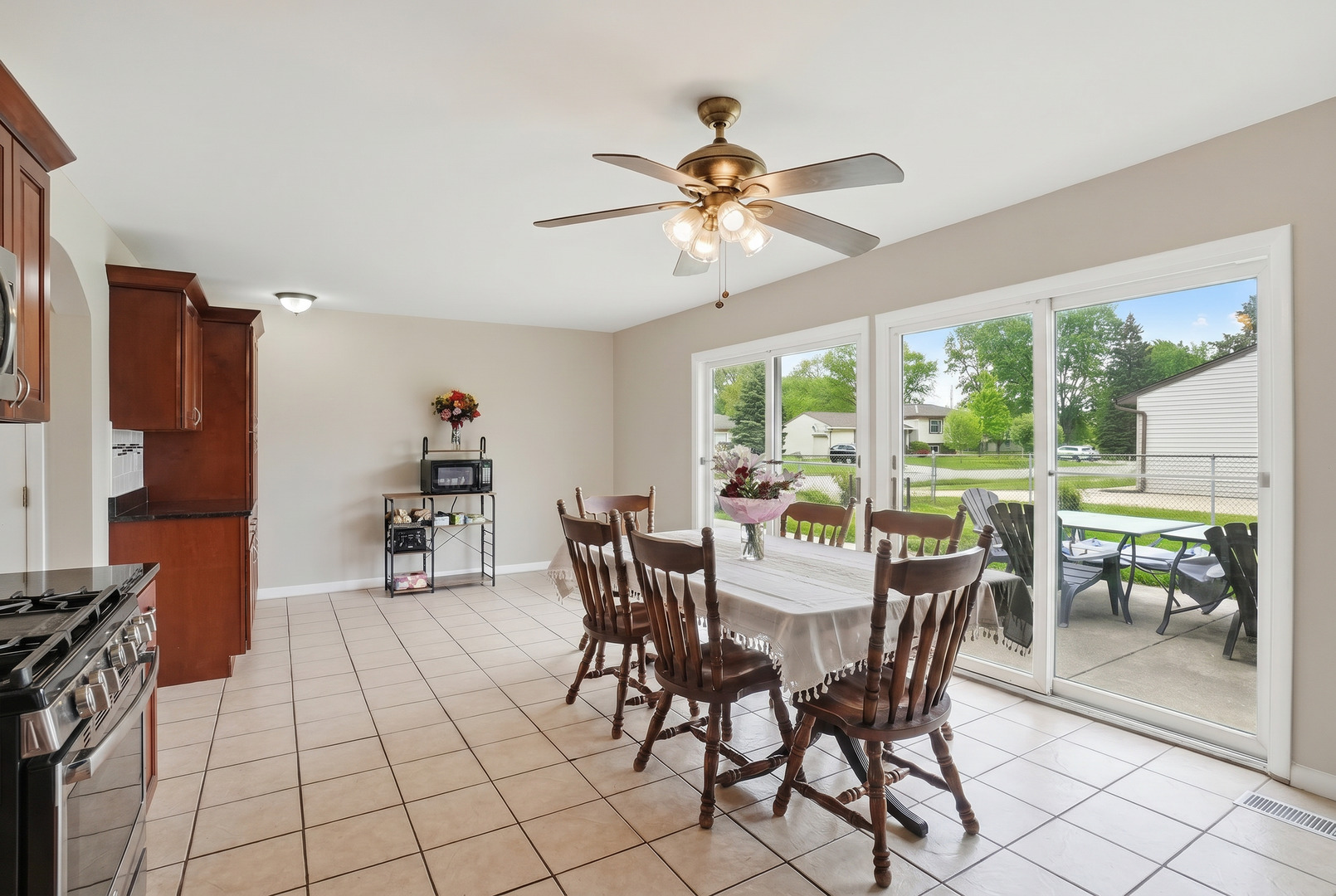 1402 Cynthia Lane, Hanover Park, IL 60133