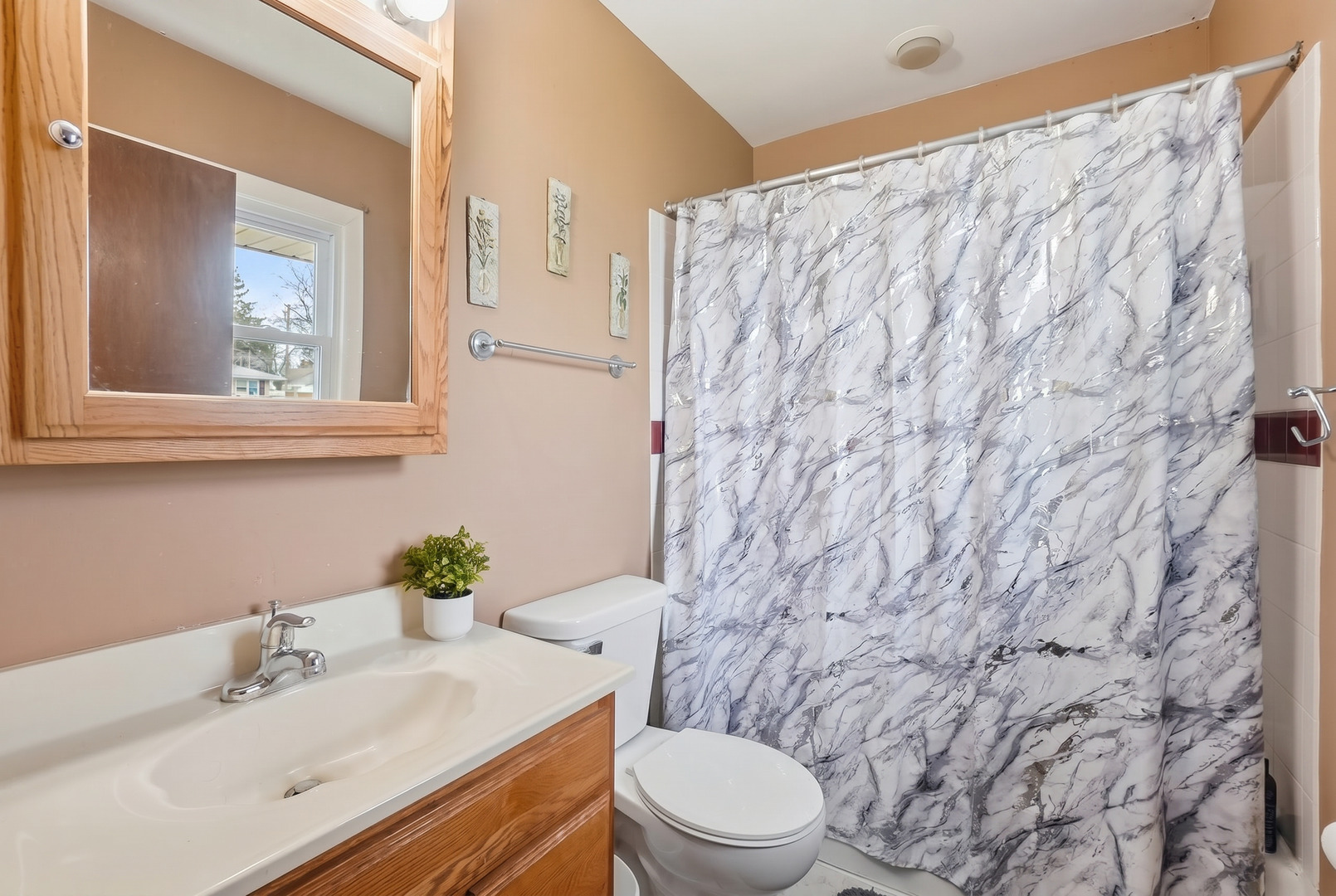 1402 Cynthia Lane, Hanover Park, IL 60133