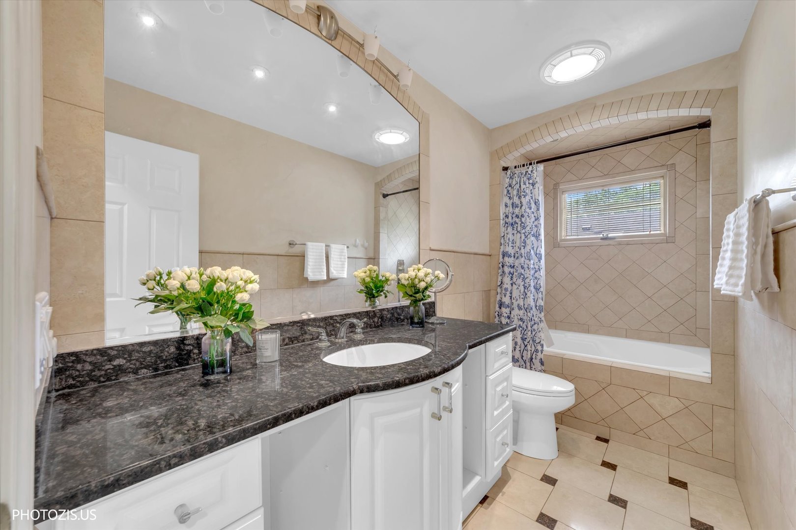 159 N Edgewood Avenue, Wood Dale, IL 60191
