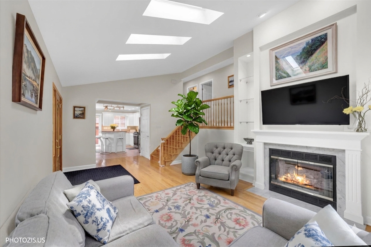 159 N Edgewood Avenue, Wood Dale, IL 60191