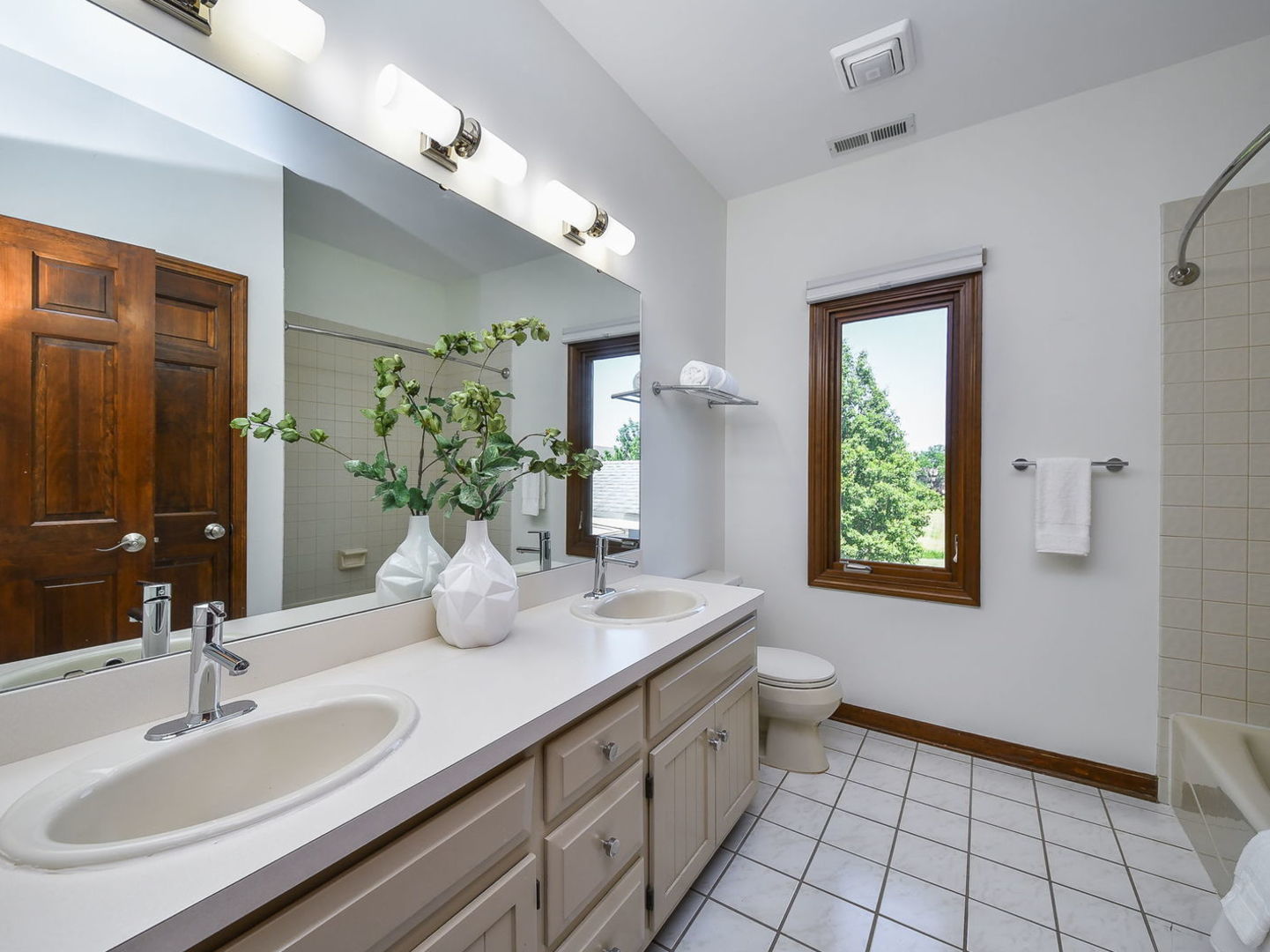 632 Olesen Drive, Naperville, IL 60540
