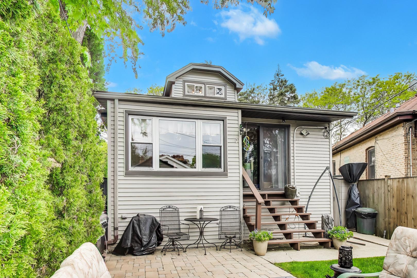 6732 W Rascher Avenue, Chicago, IL 60656