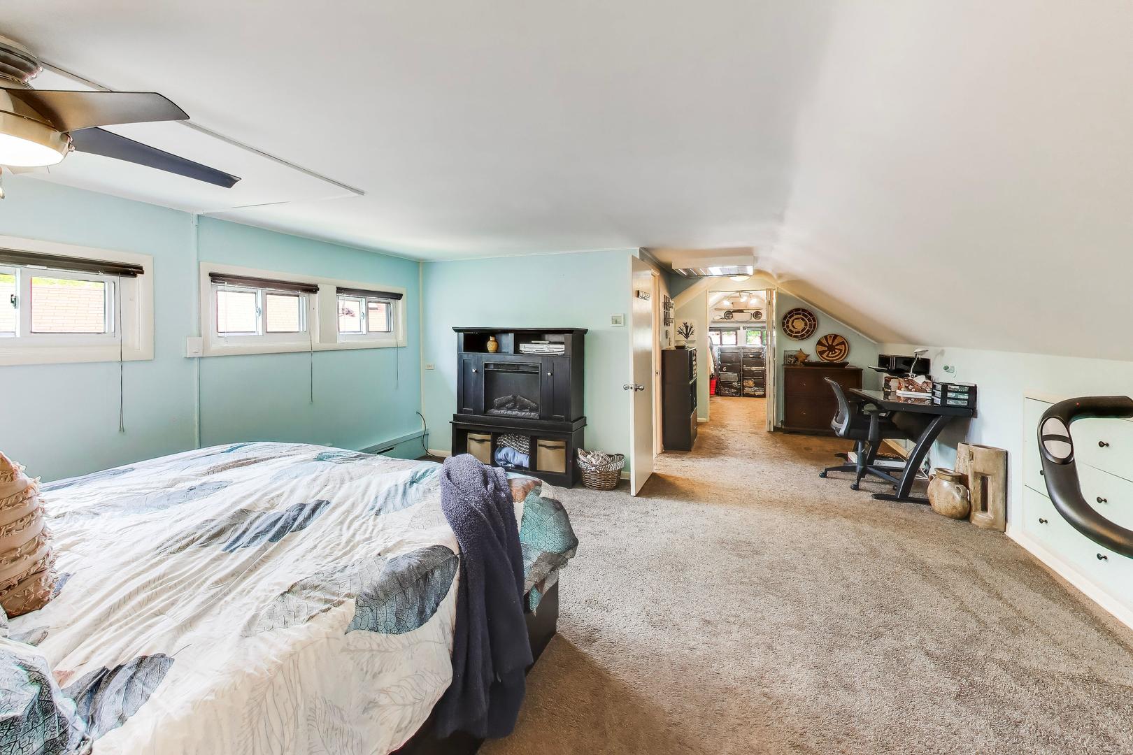 6732 W Rascher Avenue, Chicago, IL 60656