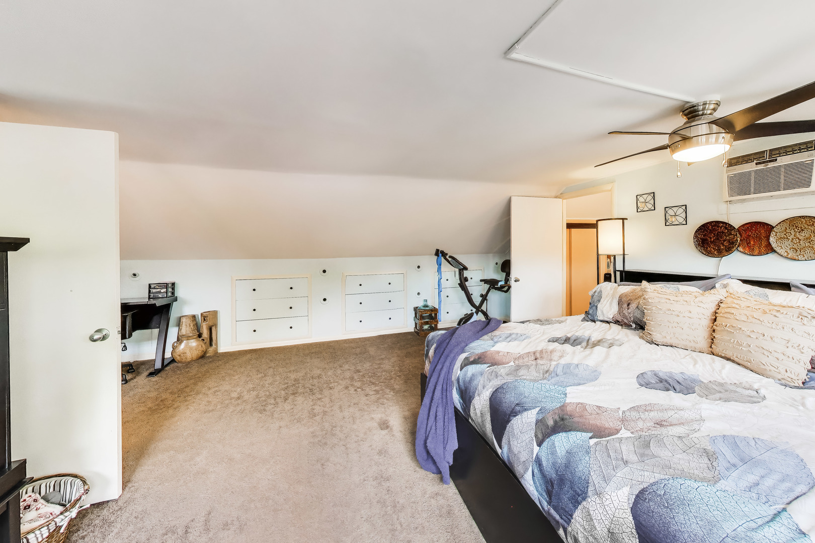 6732 W Rascher Avenue, Chicago, IL 60656