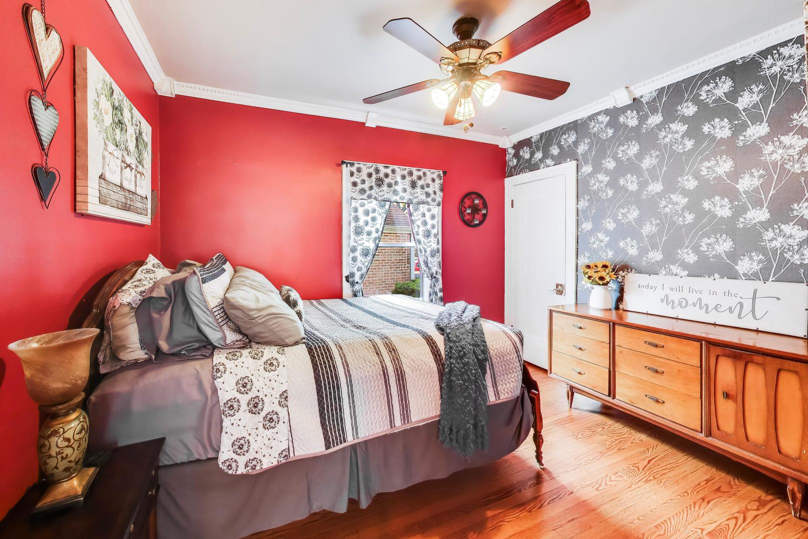 6732 W Rascher Avenue, Chicago, IL 60656