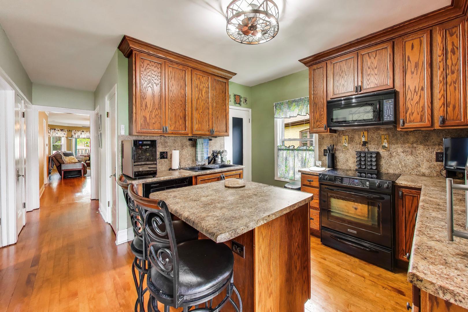 6732 W Rascher Avenue, Chicago, IL 60656