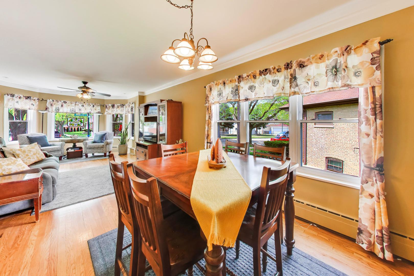 6732 W Rascher Avenue, Chicago, IL 60656