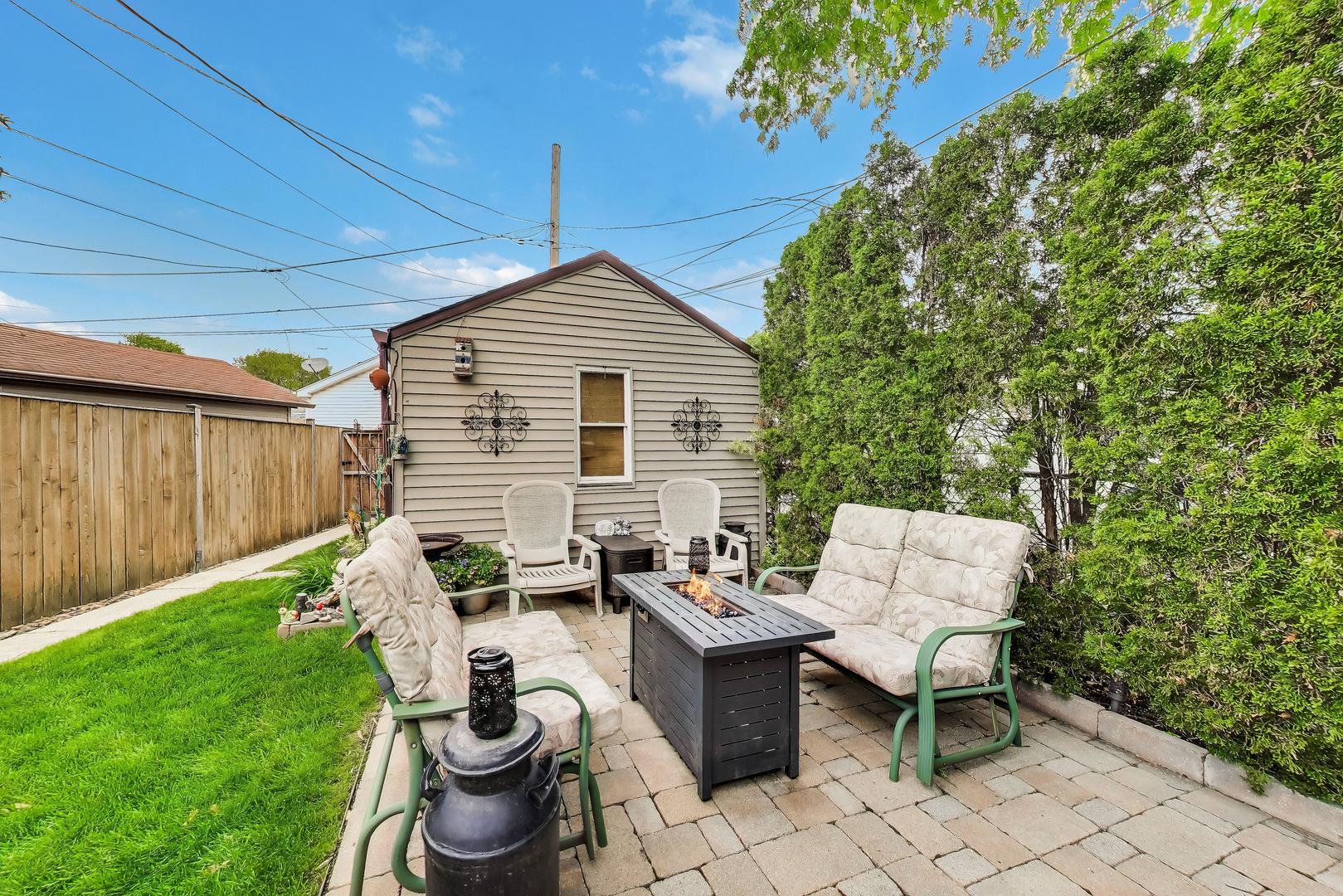 6732 W Rascher Avenue, Chicago, IL 60656