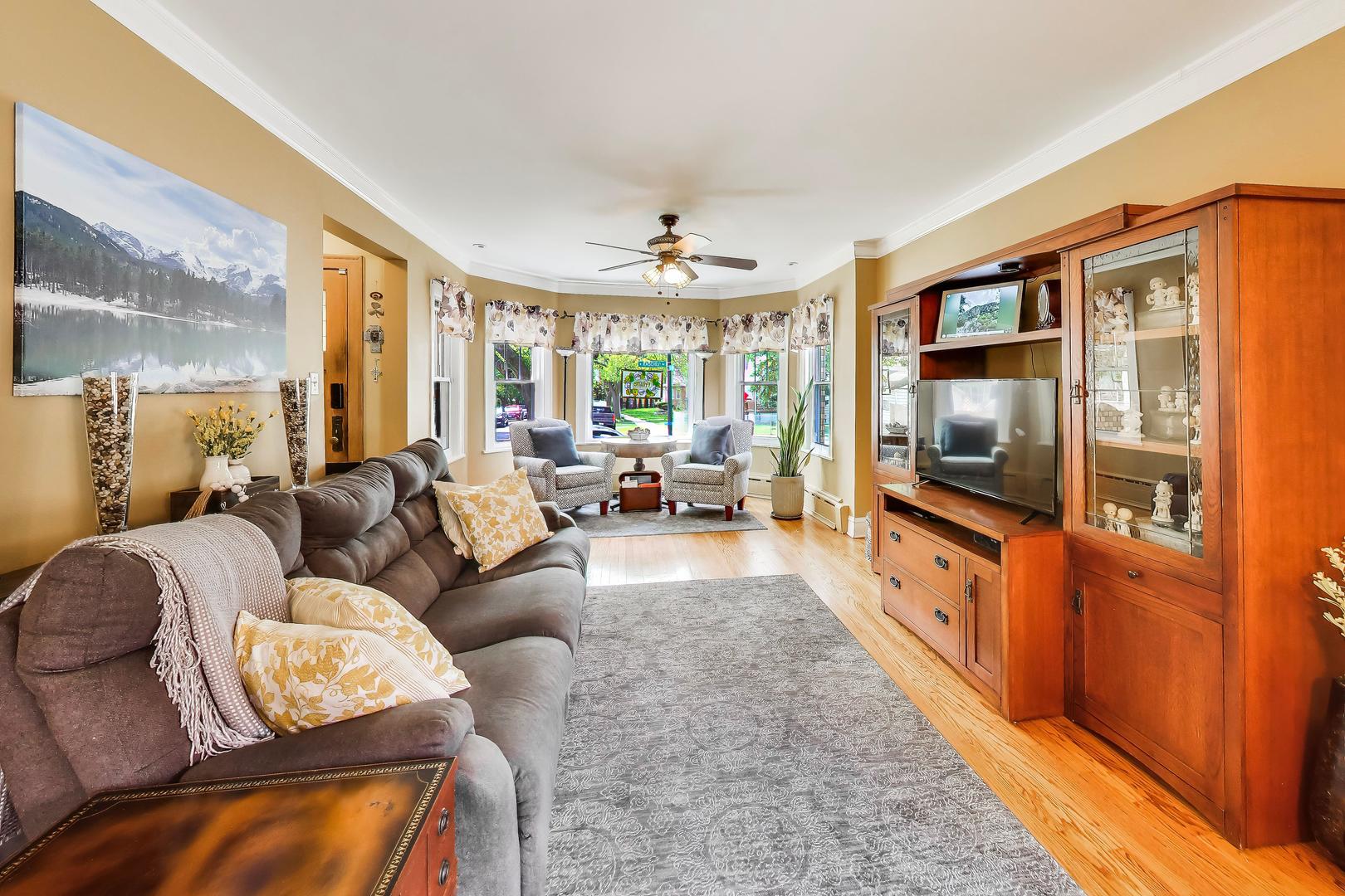 6732 W Rascher Avenue, Chicago, IL 60656