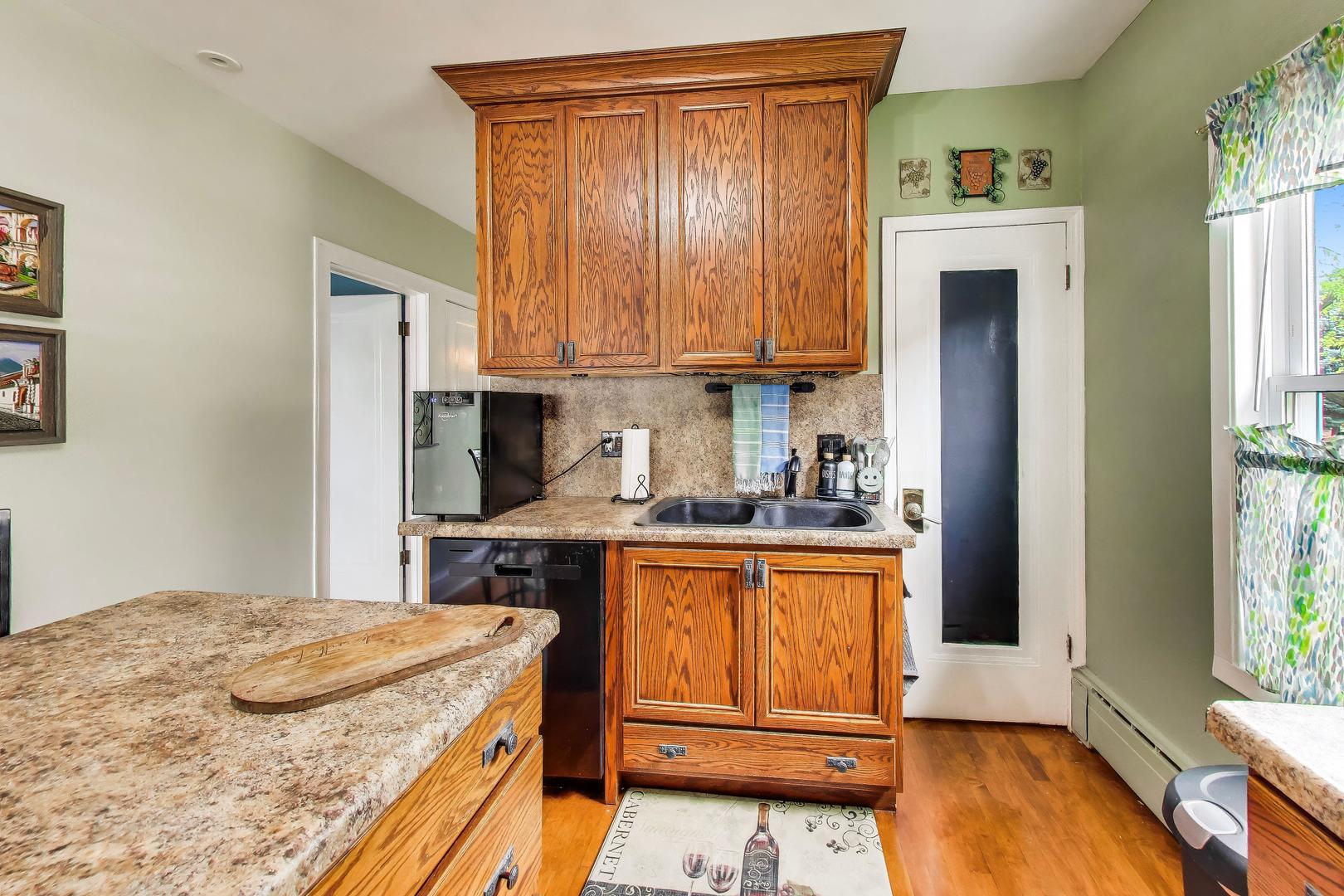 6732 W Rascher Avenue, Chicago, IL 60656