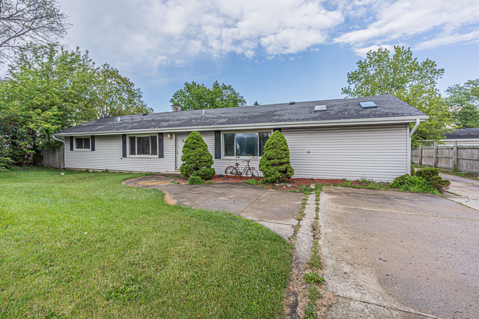 1275 Bloomingdale Road, Glendale Heights, IL 60139