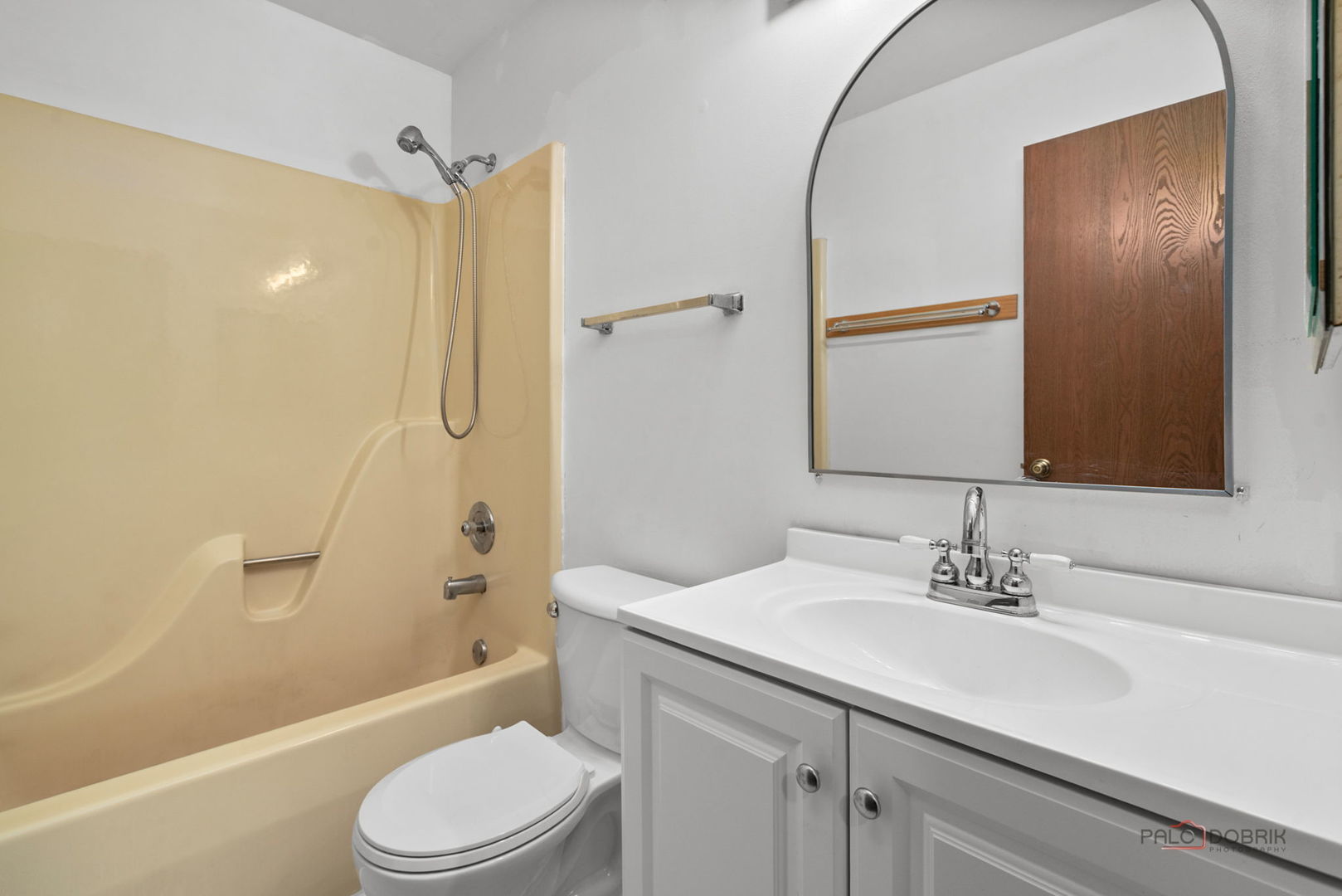 1255 W Dexter Lane, Hoffman Estates, IL 60169