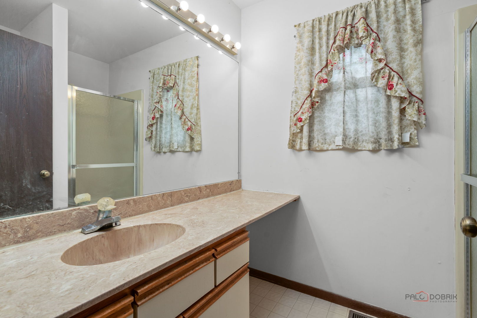 1255 W Dexter Lane, Hoffman Estates, IL 60169