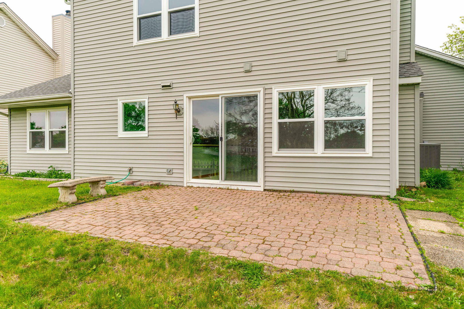 1255 W Dexter Lane, Hoffman Estates, IL 60169