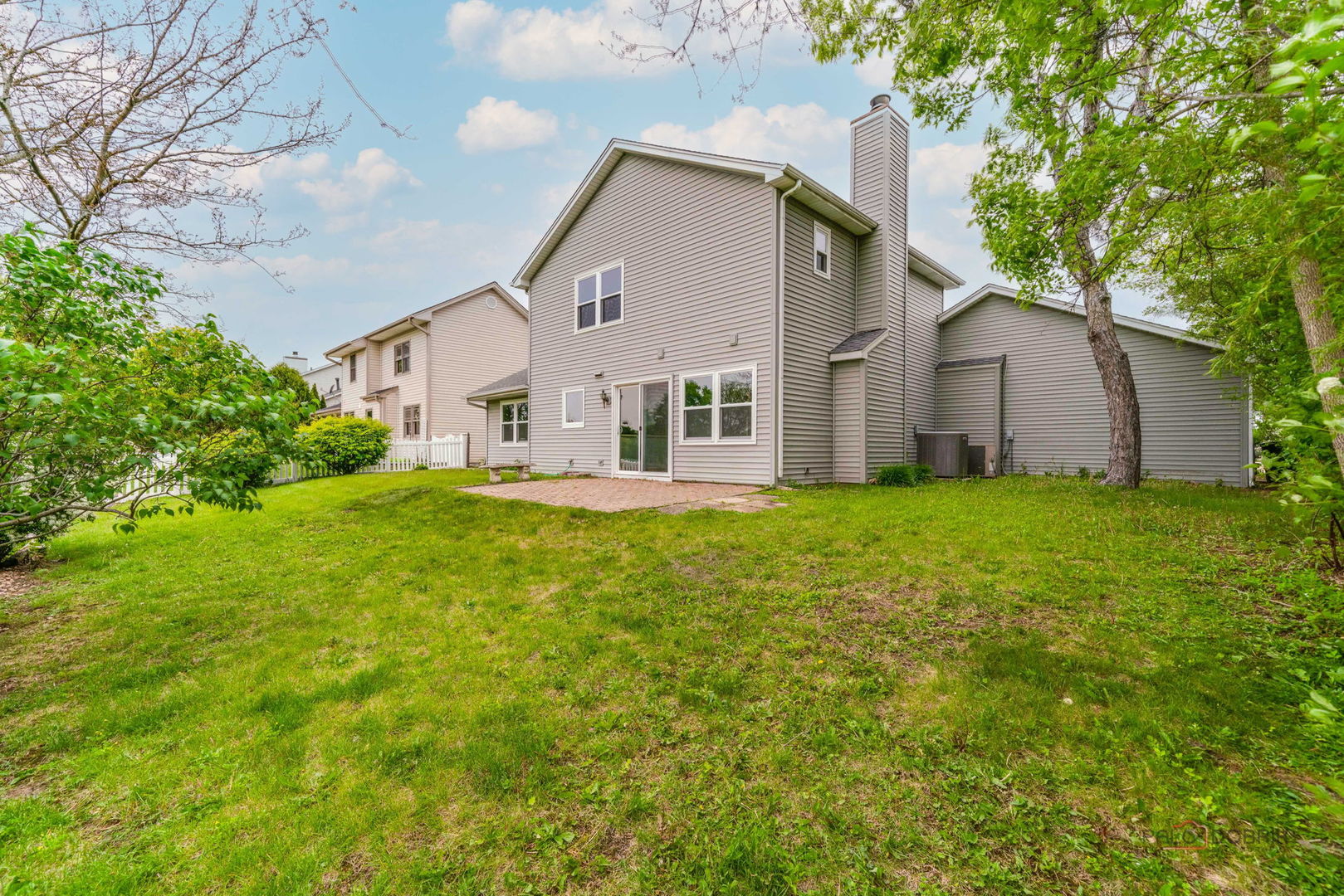 1255 W Dexter Lane, Hoffman Estates, IL 60169