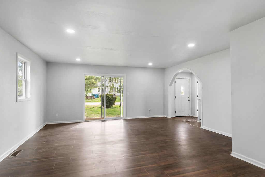 102 8th Avenue, Mendota, IL 61342
