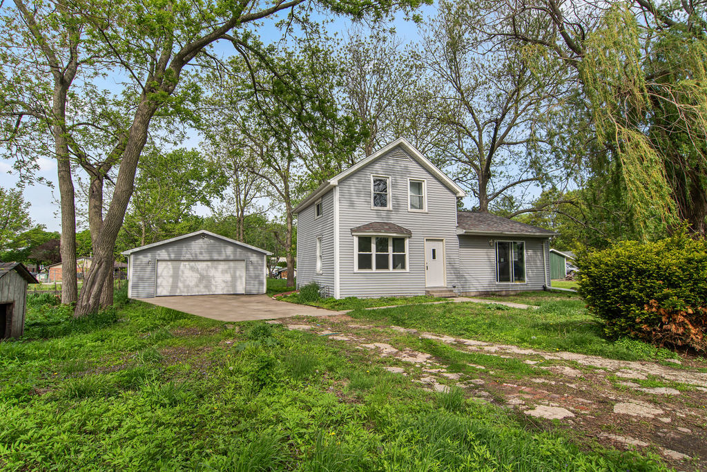 102 8th Avenue, Mendota, IL 61342