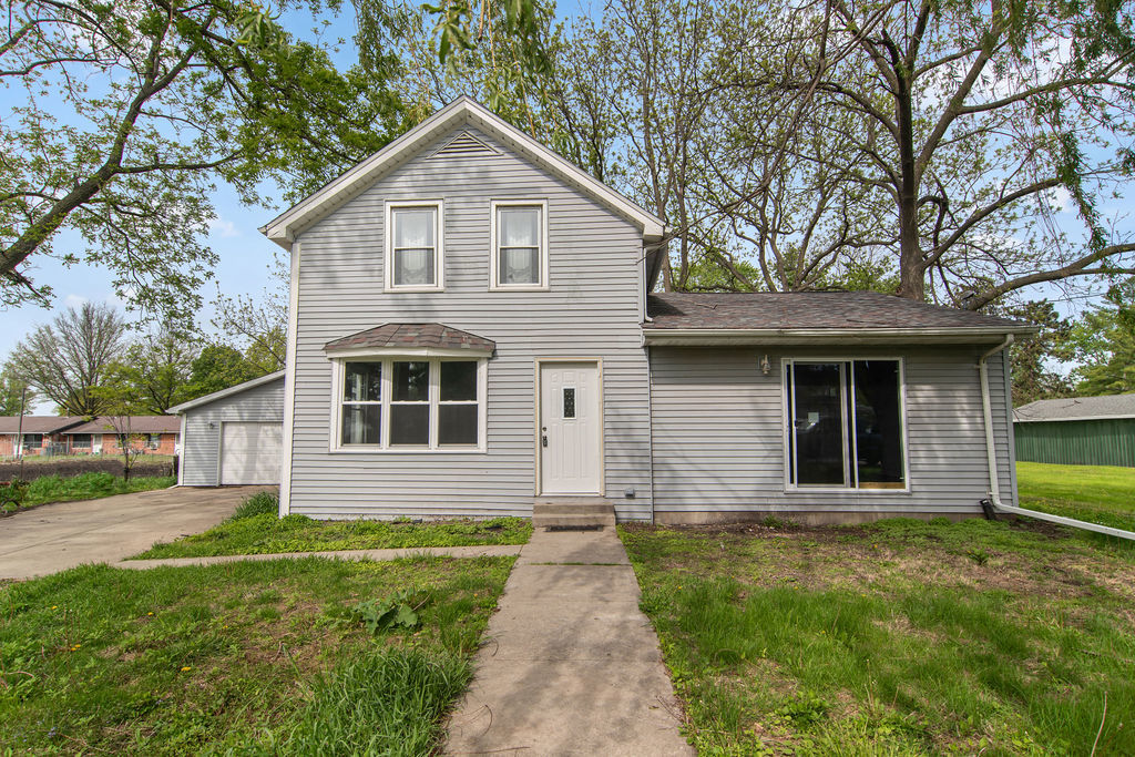 102 8th Avenue, Mendota, IL 61342