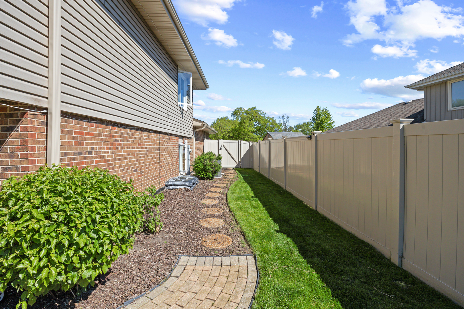 8607 Bethany Lane, Tinley Park, IL 60487