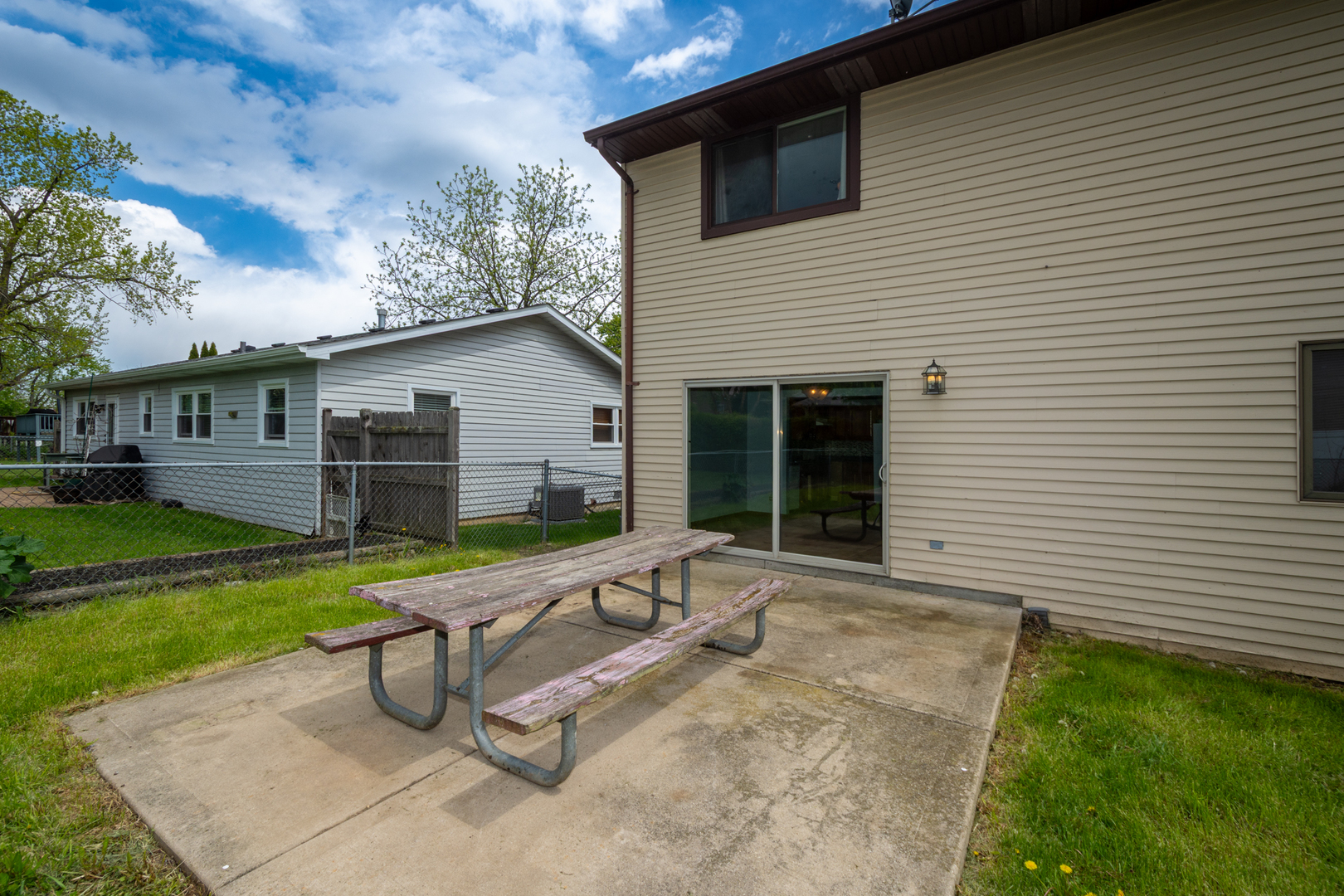 322 Maple Lane, Round Lake, IL 60073