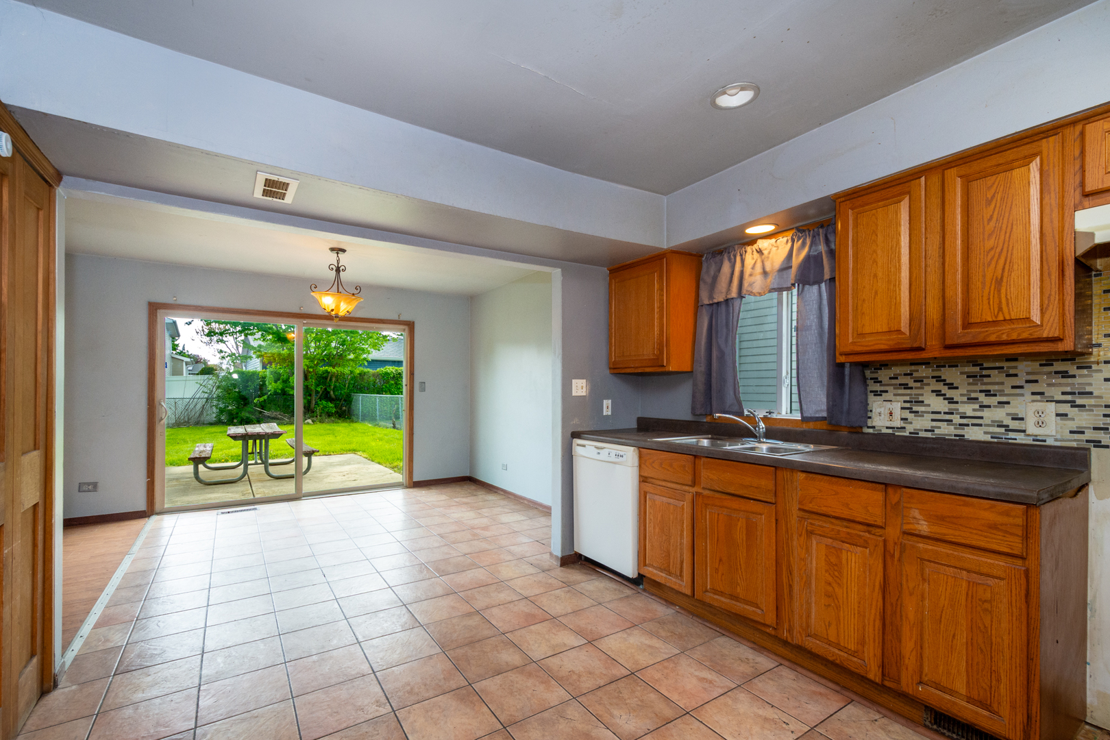 322 Maple Lane, Round Lake, IL 60073