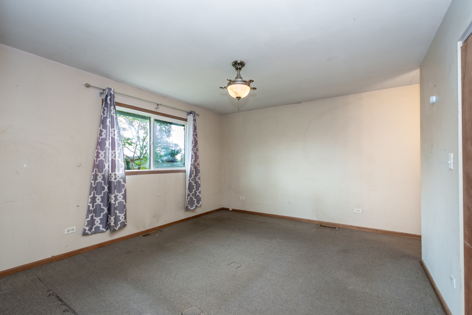 322 Maple Lane, Round Lake, IL 60073