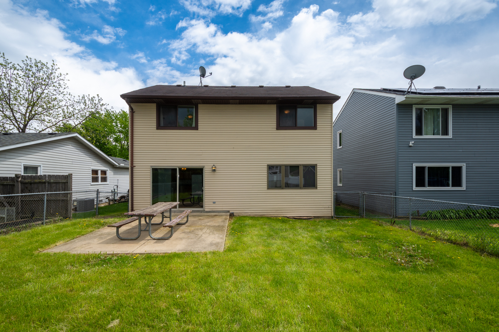 322 Maple Lane, Round Lake, IL 60073