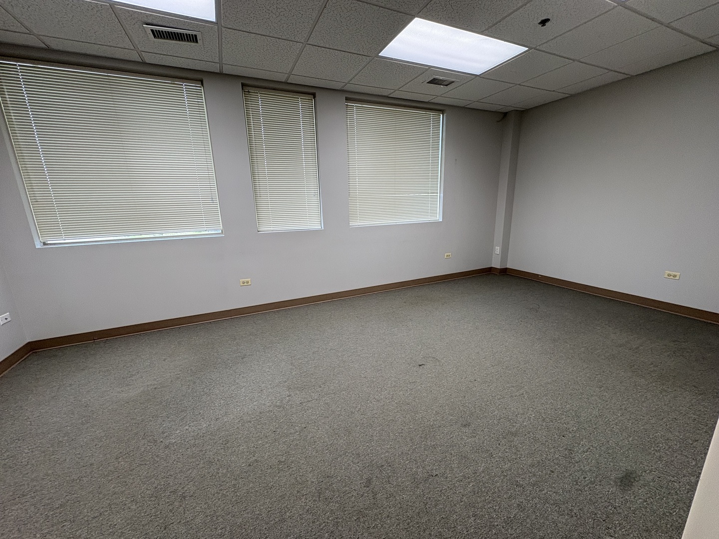 480 E Roosevelt Road, West Chicago, IL 60185