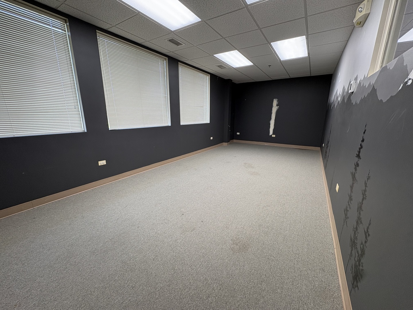 480 E Roosevelt Road, West Chicago, IL 60185