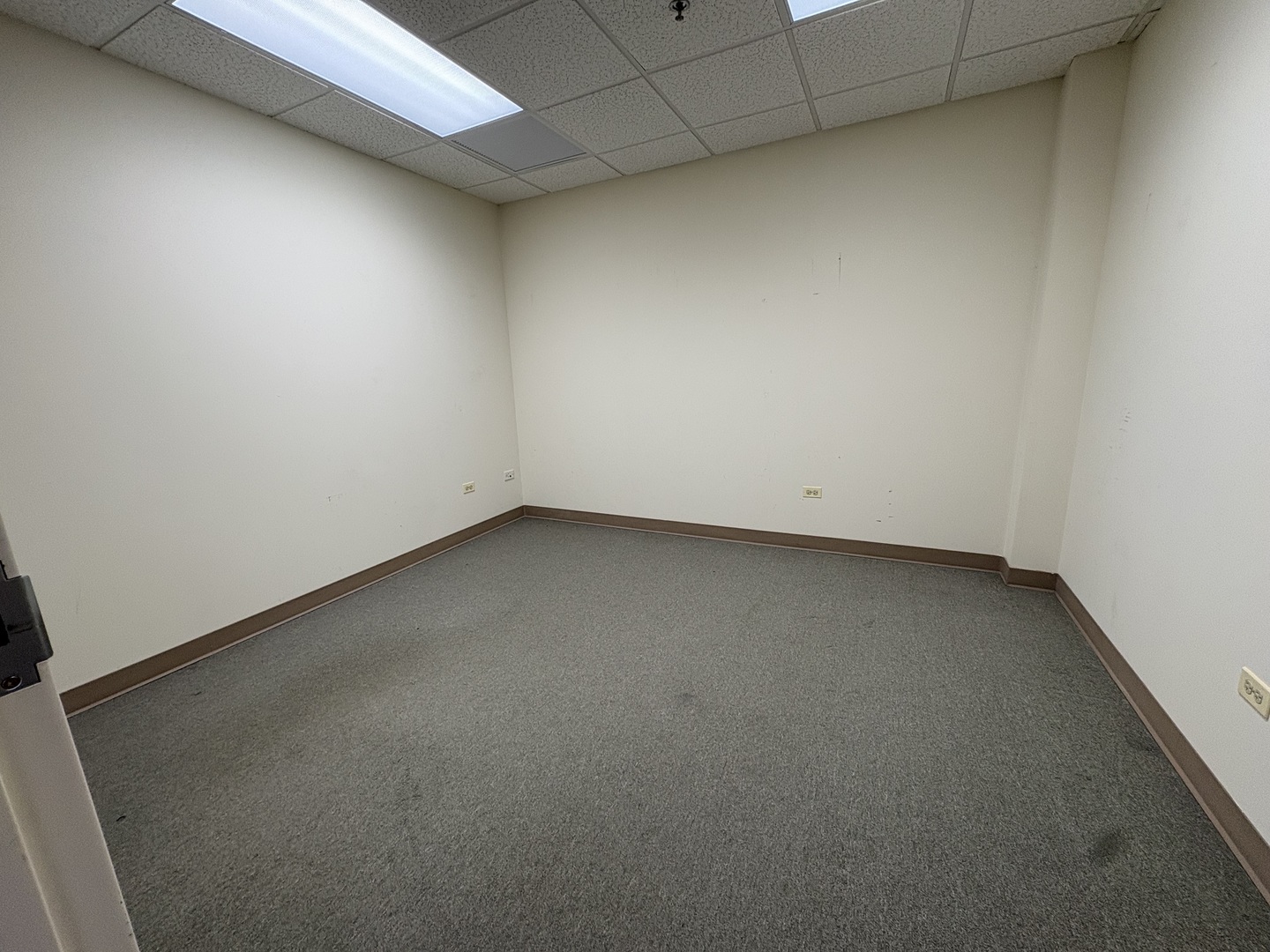 480 E Roosevelt Road, West Chicago, IL 60185