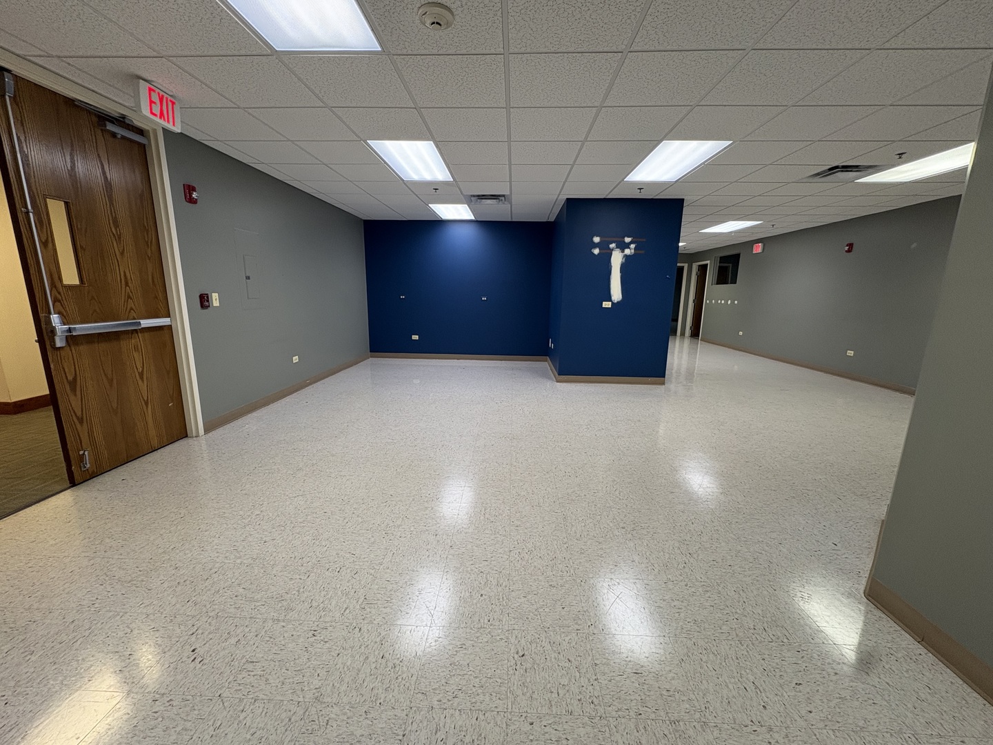 480 E Roosevelt Road, West Chicago, IL 60185