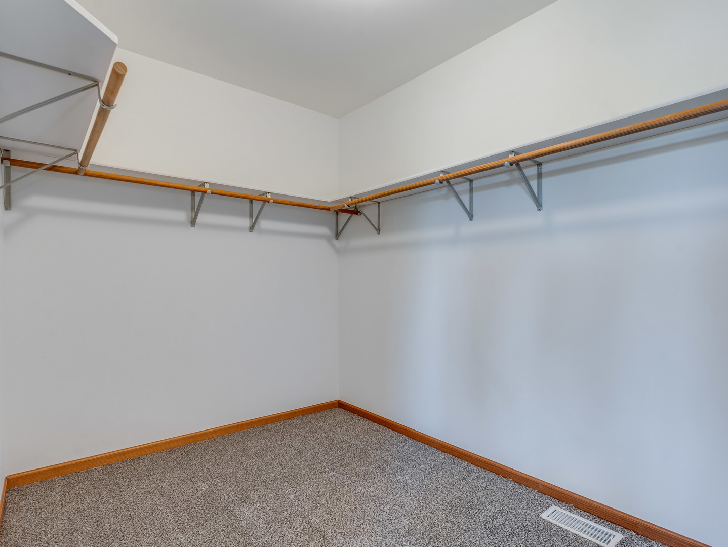 521 Ridgewood Drive, Antioch, IL 60002