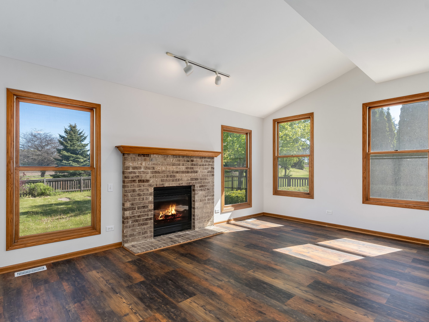 521 Ridgewood Drive, Antioch, IL 60002
