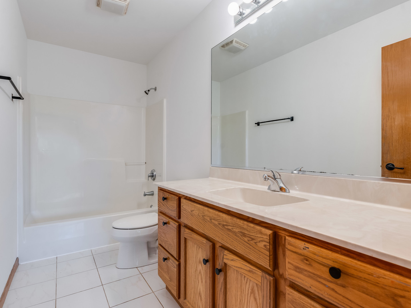 521 Ridgewood Drive, Antioch, IL 60002