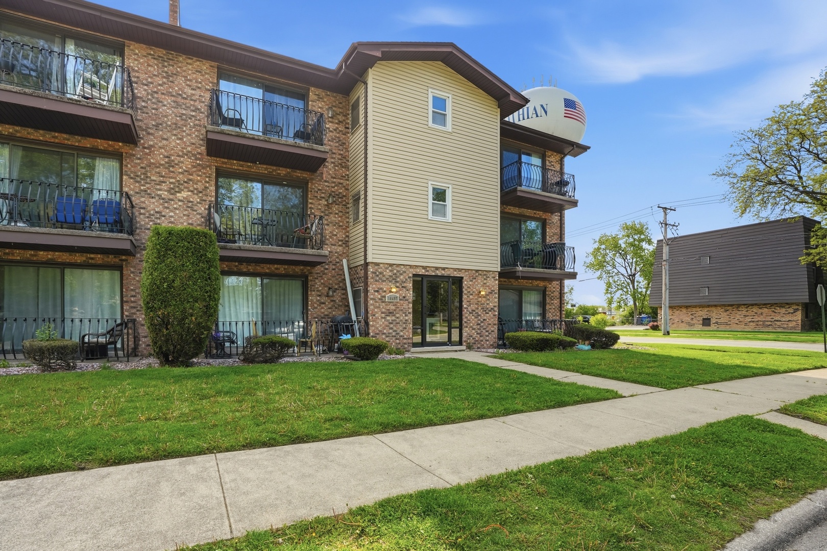 14457 Lamon Avenue #2S, Midlothian, IL 60445