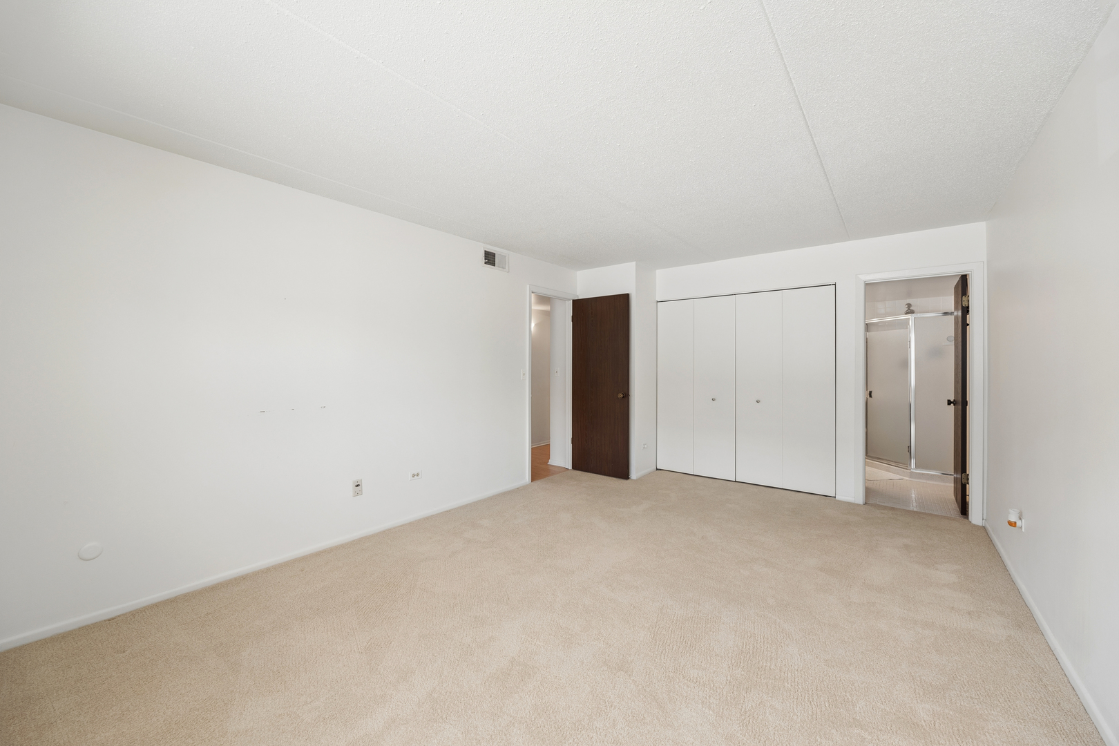 475 N Cass Avenue #205, Westmont, IL 60559