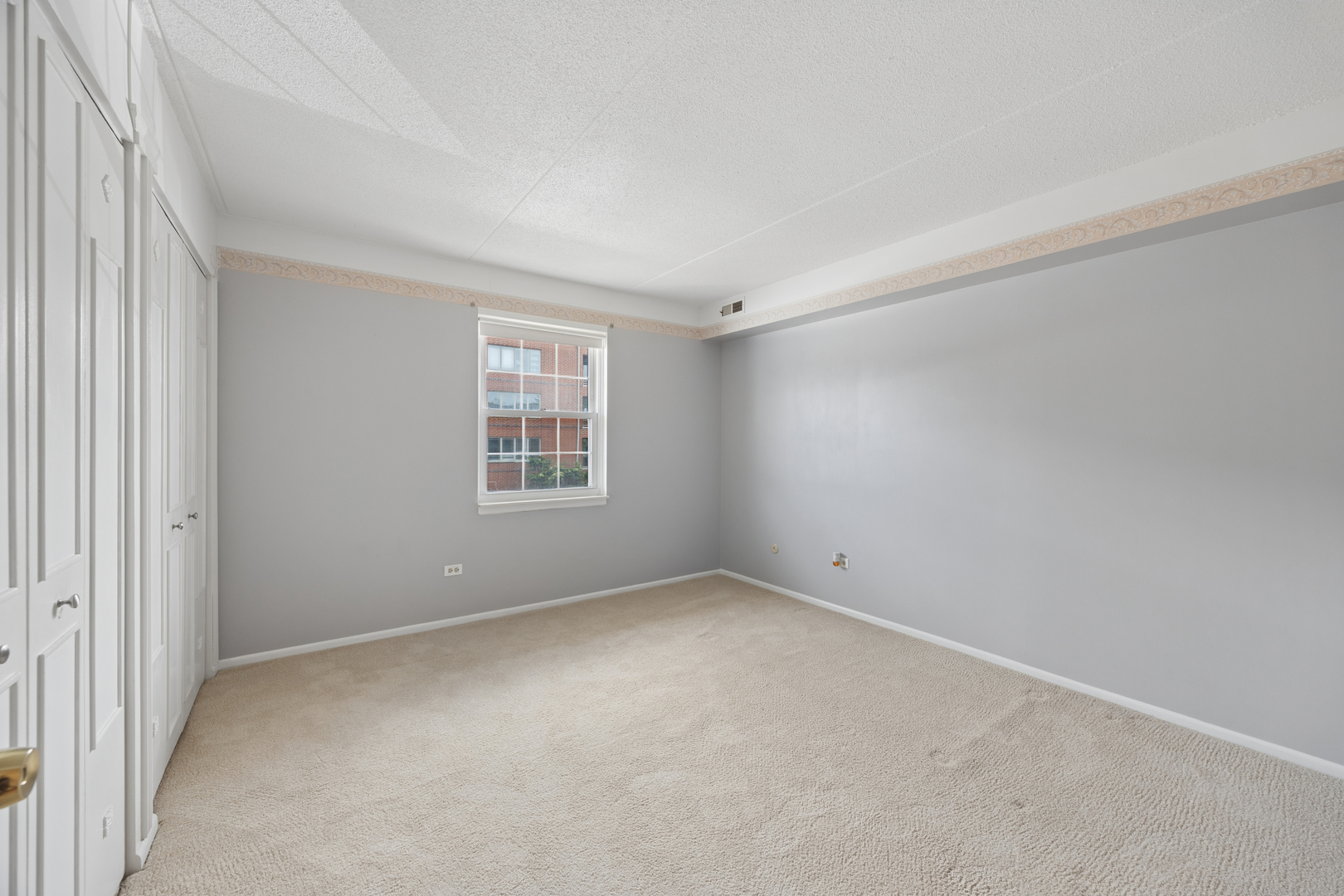 475 N Cass Avenue #205, Westmont, IL 60559