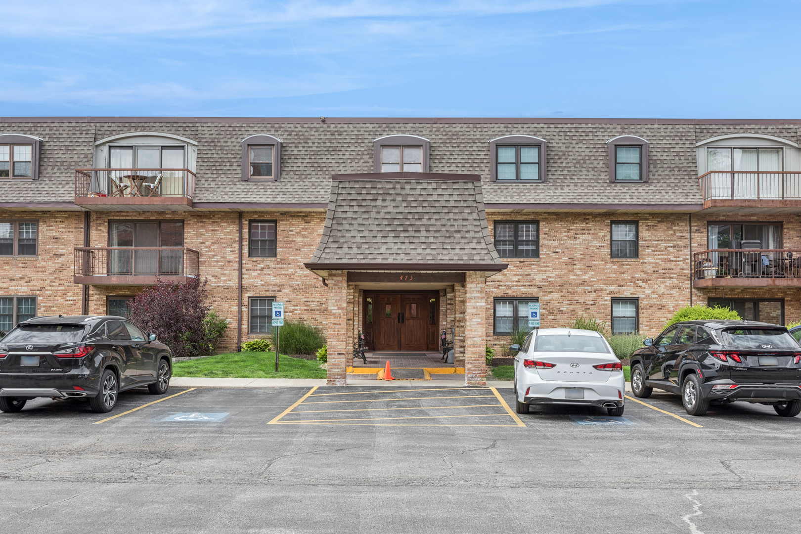 475 N Cass Avenue #205, Westmont, IL 60559