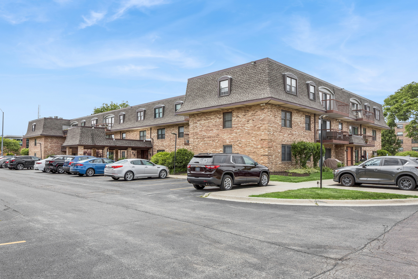 475 N Cass Avenue #205, Westmont, IL 60559